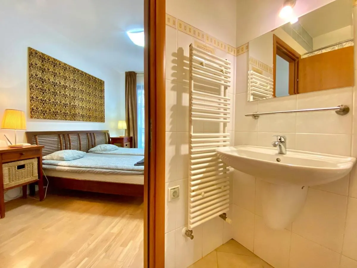 Apartment Downtown Vibe-Kiraly I Apts W Private Balcony Budapest