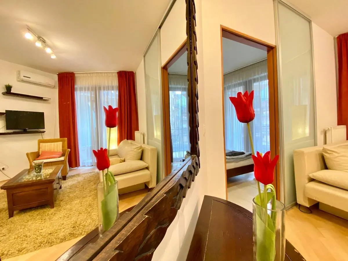 Apartment Downtown Vibe-Kiraly I Apts W Private Balcony Budapest