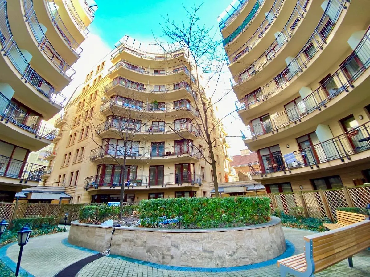 Downtown Vibe-Kiraly I Apts W Private Balcony Budapest Apartment